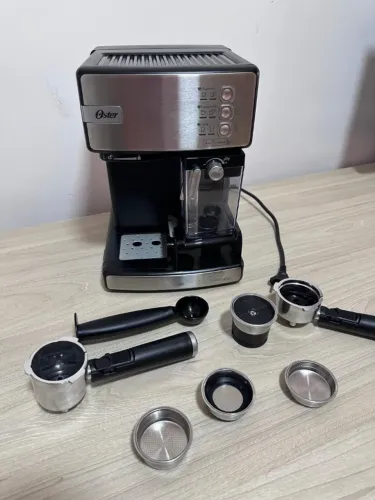 Cafeteira Espresso Oster Nova PrimaLatte Inox para Cápsula, Pó e Sachê