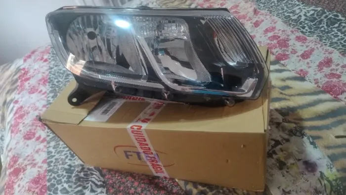 Farol direito Sandero/Logan