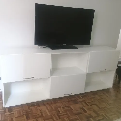 Rack / Módulo para TV Branco Moderno com Rodízios e 6 Repartições
