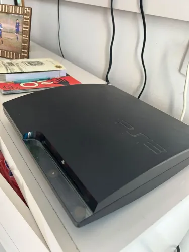 PS3 111GB com 7 jogos (controle com defeito)