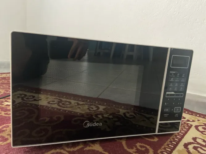 Microondas Midea semi novo