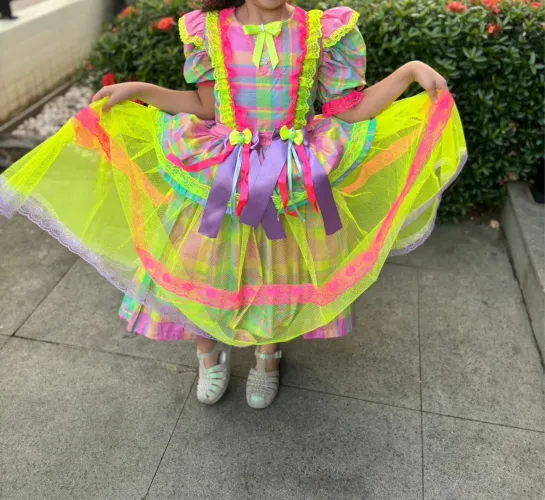 Vestido de festa junina 6 a 8 anos. 