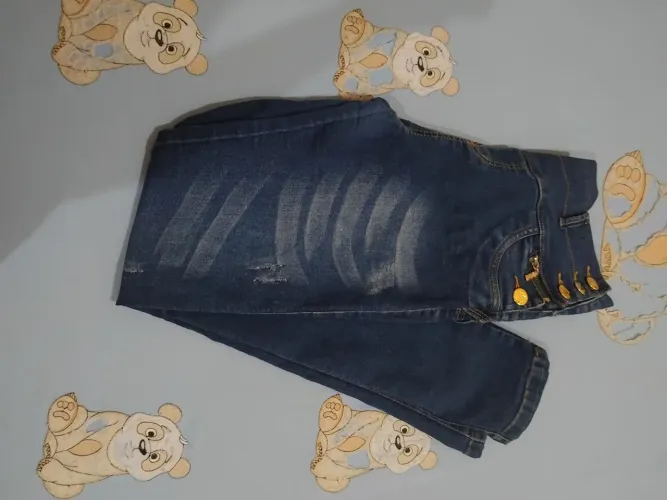 Vendo essa calça tamanho 44 estica  //Valor 50 reais  // Retirada no zumbi 1