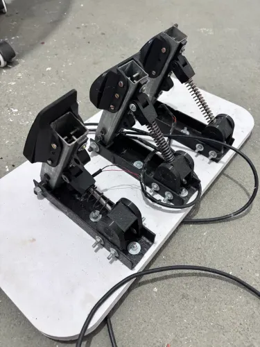 Volante e pedal simulador caseiro