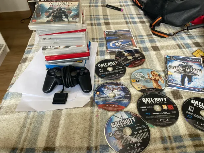 Lote com jogos de PlayStation 2 PlayStation3 e controle original do PlayStation 2