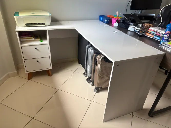 Mesa de Escritório Branca com Gavetas