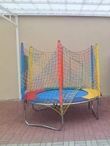 Cama elástica 1.80. bom estado