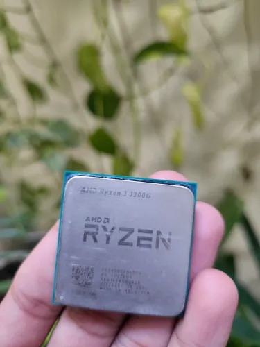 AMD Ryzen 3 3200G