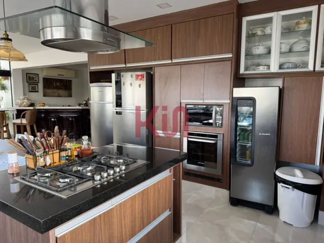 Cobertura luxuosa à venda em Santo Amaro, São Paulo-SP: 6 quartos, 6 suítes, 3 salas, 5 va