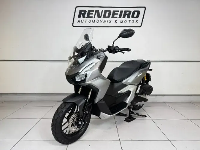 Honda ADV 160 ano 2025 com 1.000km em garantia
