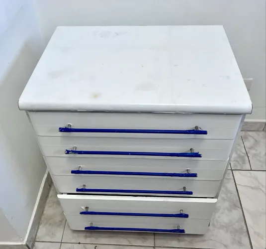 Gaveteiro auxiliar odontológico