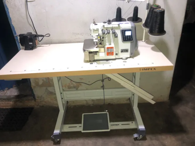 Máquina industrial overloque Direct Drive automática nova