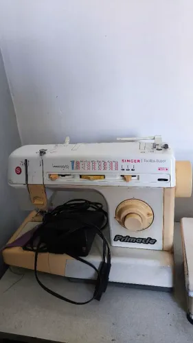 VENDO MÁQUINA DE COSTURA