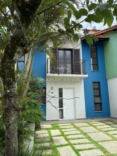 Casa à Venda em Condomínio com 4 quartos e 2 vagas na Granja Viana  Cotia/SP