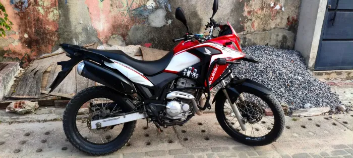 XRE 300 2021