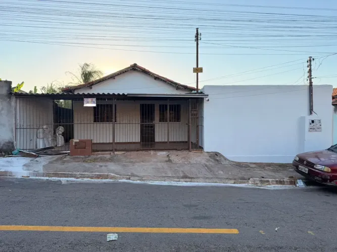Térrea para venda possui 305 metros quadrados com 4 quartos em Jardim Curitiba - Goiânia -