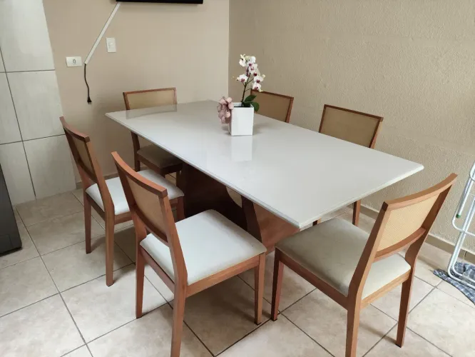 Mesa lakeada 6 cadeiras