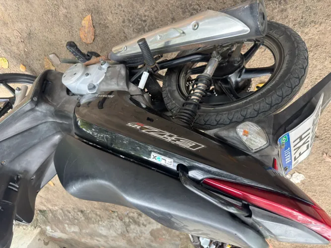 Moto Biz impecável 