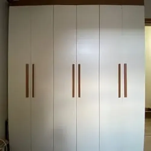 Guarda-Roupa 6 Portas (1 ano de uso)