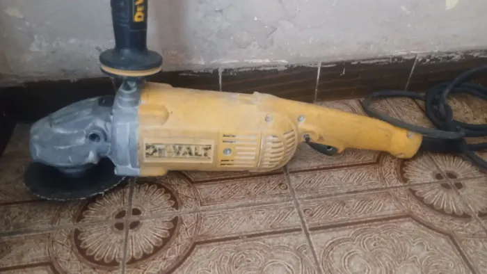 Lixadeira dewalt 220v
