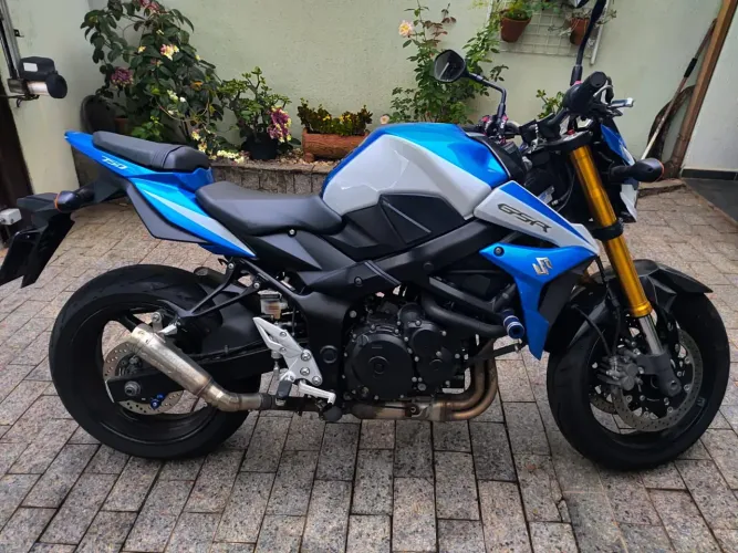 Suzuki GSR 750 ZA