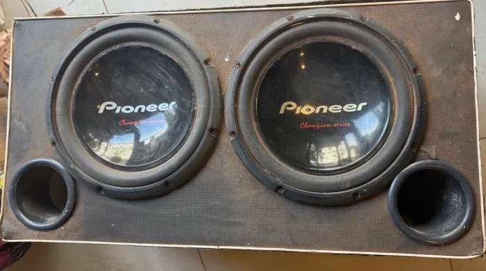 Caixa de som com grave pioneer 