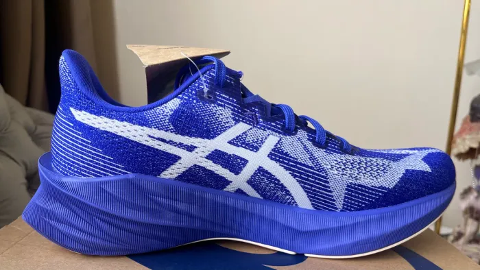 Tênis Asics DYNABLAST