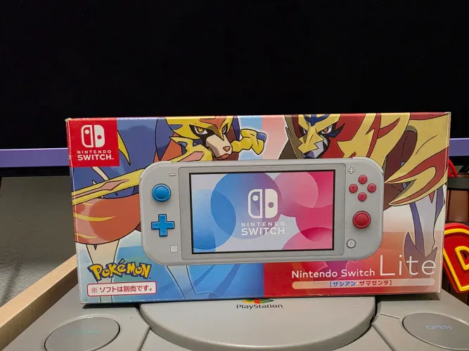 Nintendo switch lite pokemon sword and shield