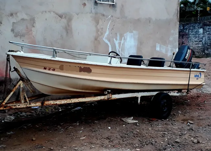 Vende-se Lancha