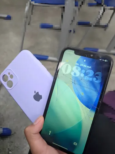 Vendo ou troco iPhone 11 com a frontal e traseira quebrada!