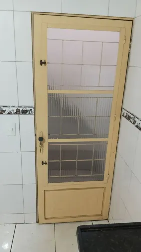 Porta Postigo de Giro Aço com Grade Quadrada 2,17x0,87m