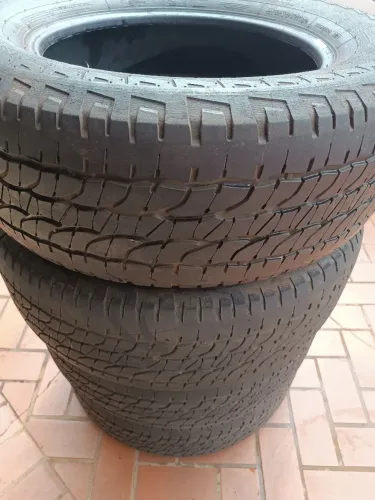 Pneu aro 18x60x265, Vendo ou troco por algo do meu interesse.,