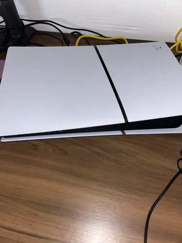 PlayStation 5 slim 825gb 1 controle , caixa e todos os cabos , quase 2 mês de uso apenas