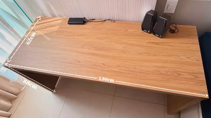 Mesa de madeira reforçada