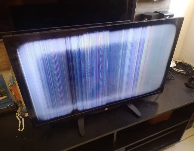 Tv 32" LED AOC com Defeito