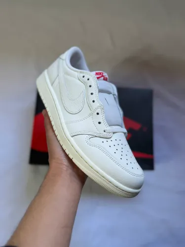 Air Jordan 1 Retro Low OG Sail University Red (41, 42, 43 e 45)