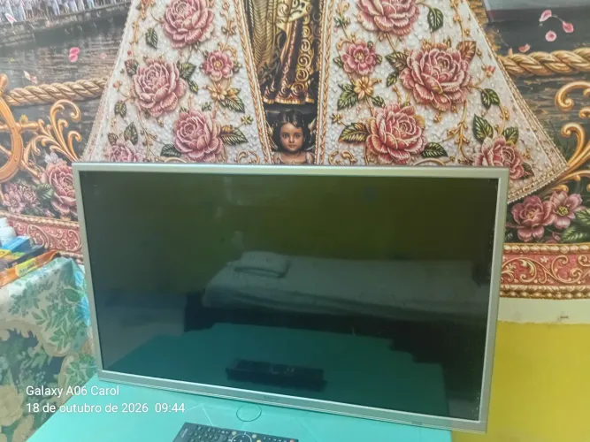 Televisão retirada de peças
