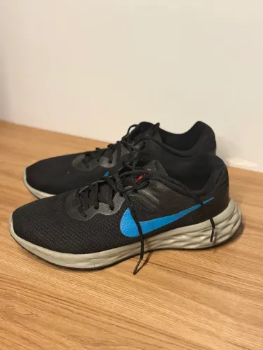 TENES NIKE