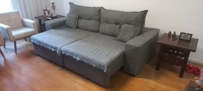Sofá Retrátil e Reclinável com Molas Ensacadas 2,52m - Vira uma Cama