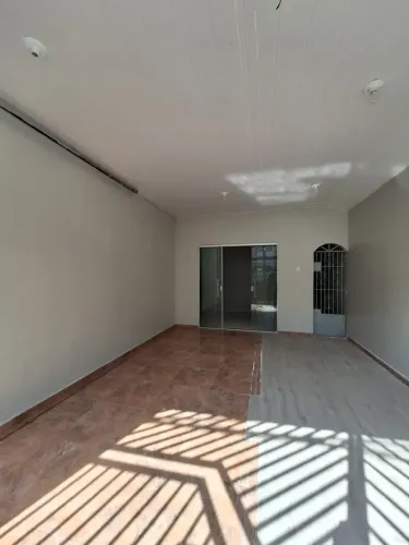 Alugo - Casa de 2/4 sendo suítes em passagem