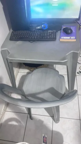 Mesa e Cadeira