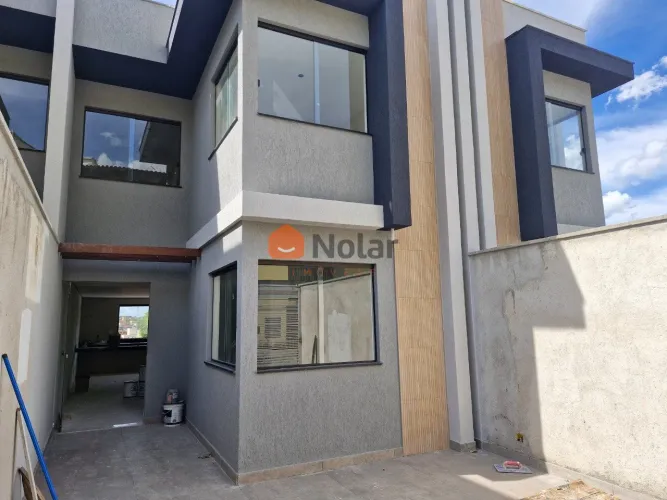 Casa Geminada á venda de 3 quartos com suíte e 2 vagas no bairro Santa Amélia em Belo Hori