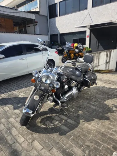 Harley-Davidson Heritage Softail Classic FLSTC 2009 - A Lenda Sobre Rodas
