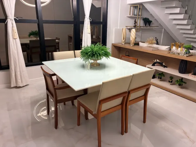 Mesa de jantar com 6 cadeiras