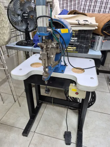 Maquina pneumatica para aplicação de enfeites 
