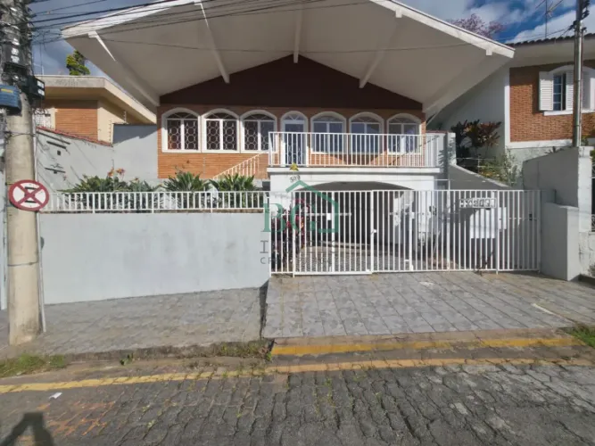 Excelente casa á venda a poucos minutos do Centro de Poços de Caldas MG.