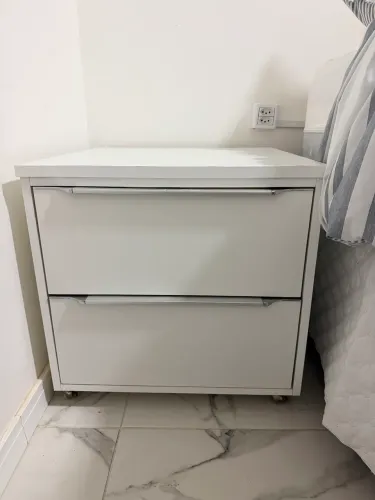 Criado-mudo / Mesa de Cabeceira