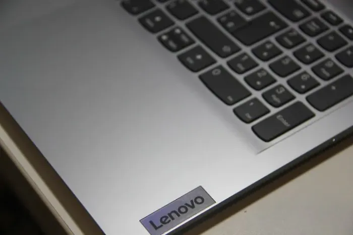 NOTEBOOK LENOVO IDEAPAD 1i - CORE i3 DE 13ª GERAÇÃO - NOVÍSSIMO!