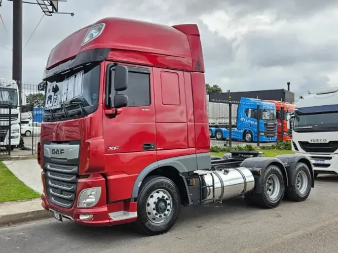 DAF XF 530 6x4 Bug Leve Mola Ano 2025 Baixo km 96 mil km Farol de teto geladeira