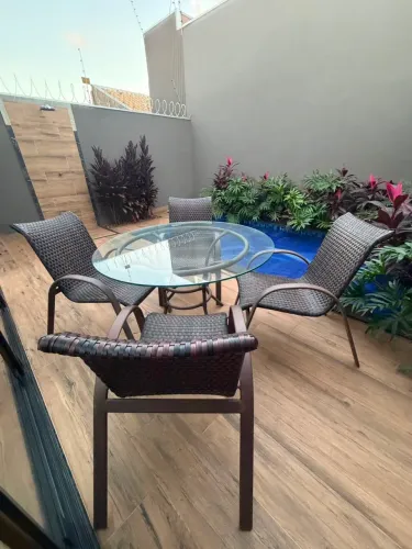 Mesa de vidro + 4 cadeiras